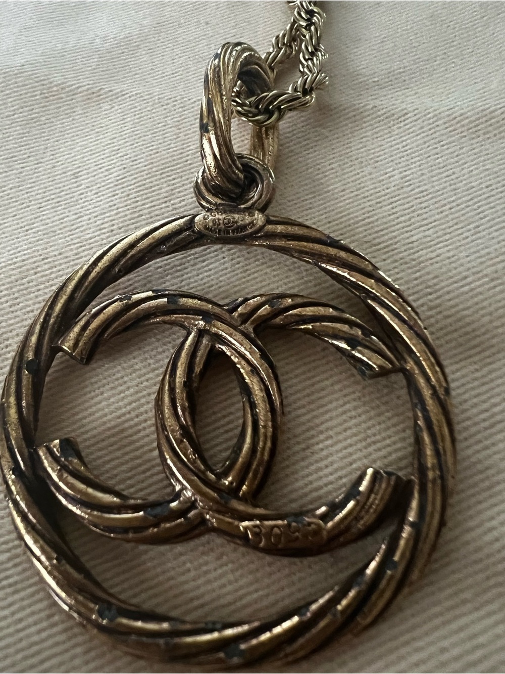 Chanel Gold-Tone Interlocking Circle Pendant Necklace - Women Jewelry